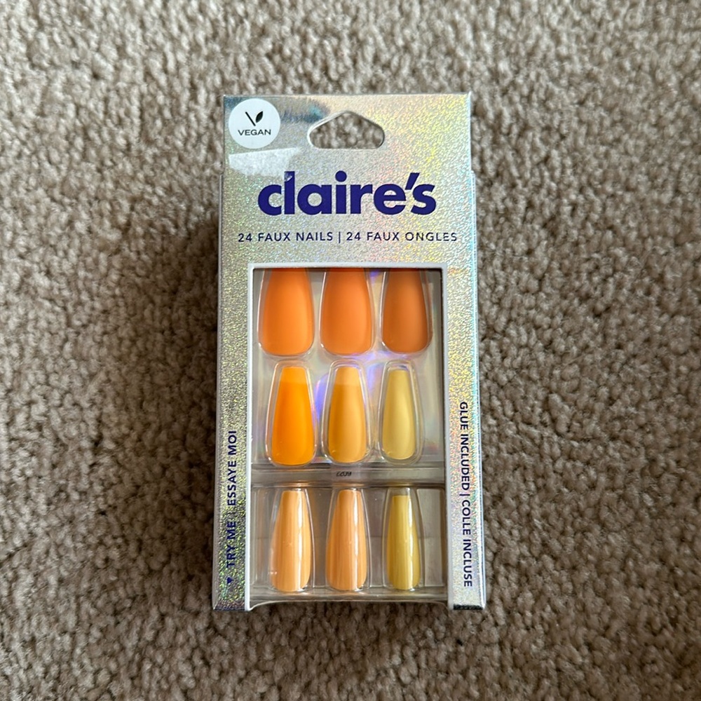 Cute nails in the brand Claire’s